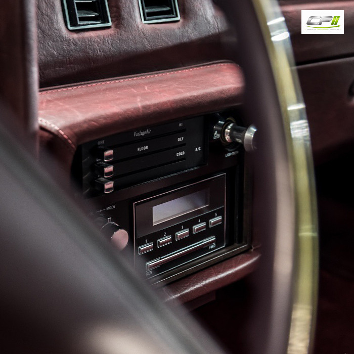 RETROSOUND Displayeinheit "New York" für 1970-2000 GM/Ford und Mopar